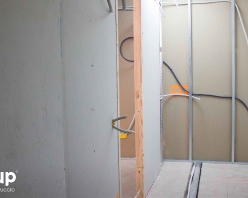 06 instalaciones luz agua interior pladur ingrup estudi estudio diseno construccion retail rotulacion granollers barcelona interiorismo